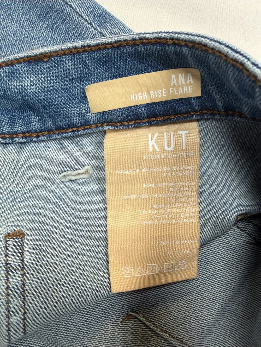 Kut from the Kloth Medium Wash Wide-Leg Jeans - Picture 6 of 7